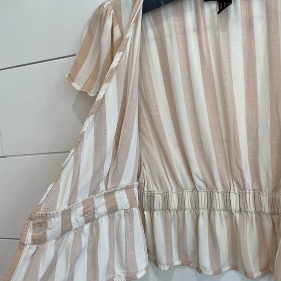 Forever 21 (S) - Cream & Beige Striped Front Button Crop Top - Picture 7 of 8